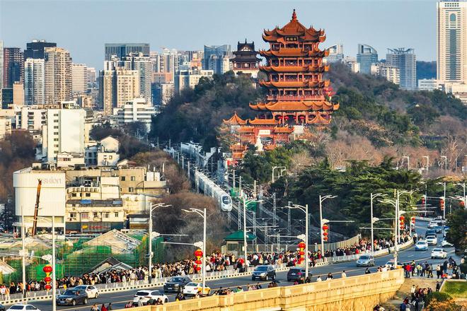 武汉武昌城管:春节坚守就是最浓的“年味”(图3) 武汉武昌城管:春节坚守就是最浓的“年味”(图3)