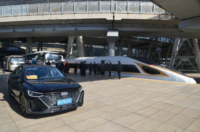 奇瑞艾瑞泽8成为2024两会用车圆满护航代表出行、(图3) 奇瑞艾瑞泽8成为2024两会用车圆满护航代表出行、(图3)