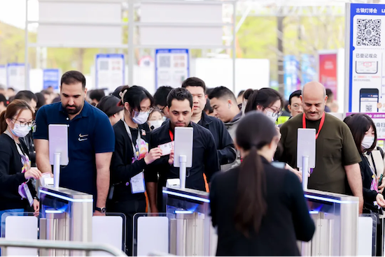 古镇灯博会圆满落幕千亿产业集群展现国际影响力(图1) 古镇灯博会圆满落幕千亿产业集群展现国际影响力(图1)