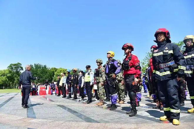 宝山区2024年防灾减灾宣传周启动活动暨大型多灾种实战应急救援综合演练举行!(图4) 宝山区2024年防灾减灾宣传周启动活动暨大型多灾种实战应急救援综合演练举行!(图4)