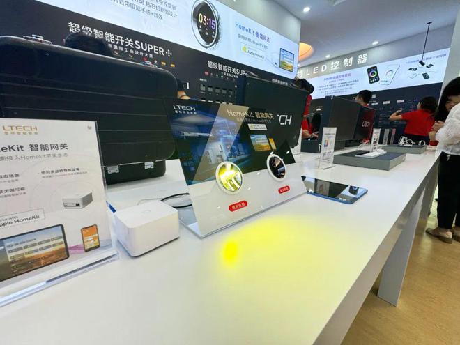震撼首发!雷特超跑系新品引爆关注!还有……(图1) 震撼首发!雷特超跑系新品引爆关注!还有……(图1)