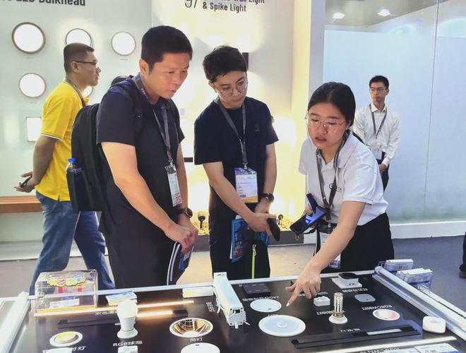 “智能照明相对传统照明可以降低70%-80%能耗!”(图8) “智能照明相对传统照明可以降低70%-80%能耗!”(图8)